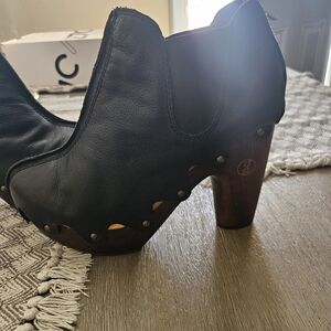 Stylish Black Leather Women's Shoes